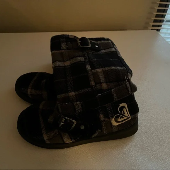 Roxy boots with fur on the inside size 6 1/2 black and gray - Picture 1 of 5